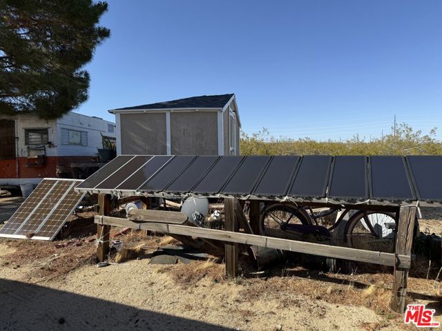 6000 W 140th Street West, Rosamond CA: https://media.crmls.org/mediaz/089a652d-369a-4f6b-983a-0a55458a7d00.jpg