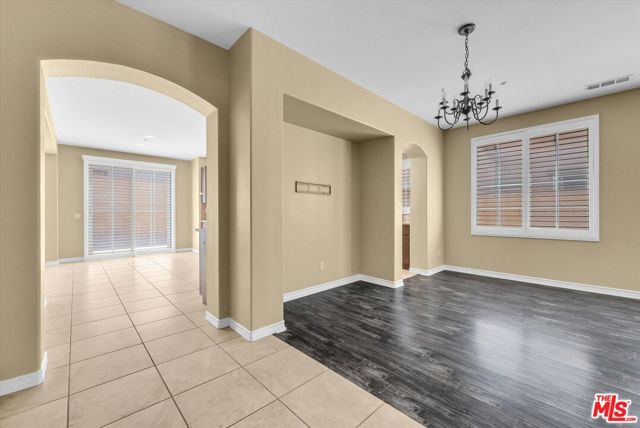 5611 Scharf Avenue, Fontana CA: https://media.crmls.org/mediaz/089b5993-67bd-46a2-be04-2034ff6163aa.jpg