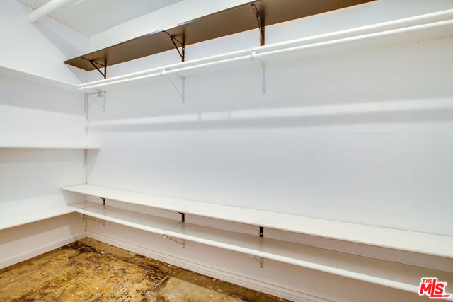 215 W 7th Street, Los Angeles CA: https://media.crmls.org/mediaz/089baa12-d006-4066-903d-7029ab8d08e1.jpg
