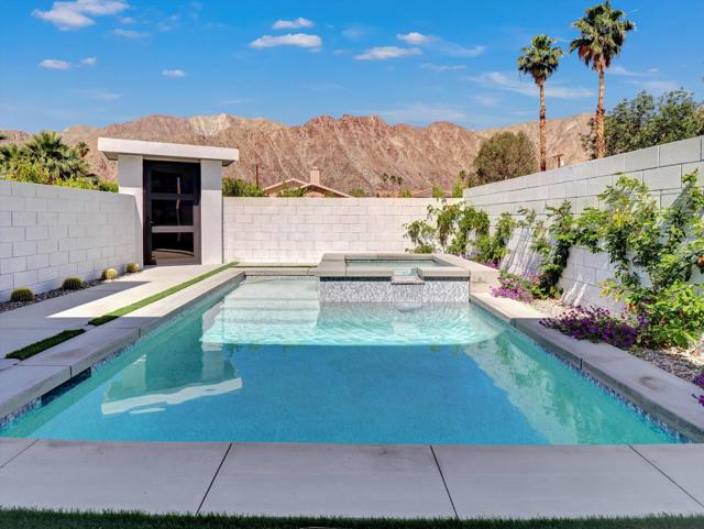 52120 Avenida Alvarado, La Quinta CA: https://media.crmls.org/mediaz/089d27a0-66fc-4803-a659-a4d264a1627d.jpg