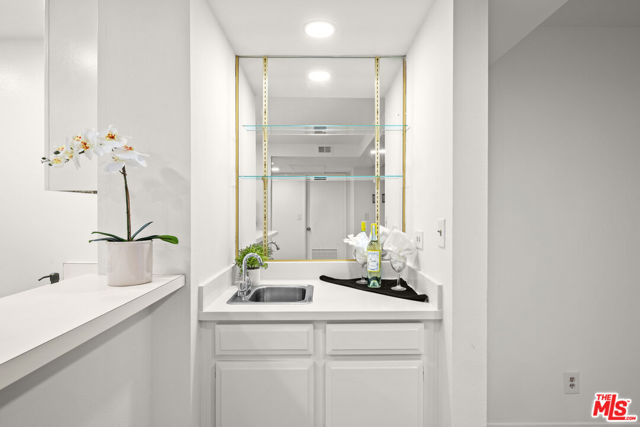10535 Wilshire Boulevard, Los Angeles CA: https://media.crmls.org/mediaz/089d688f-8d3b-4e47-bcfa-07d98c3a3ef9.jpg