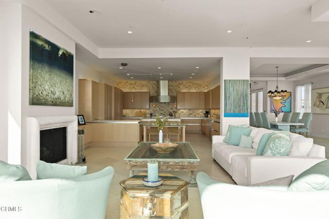 1135 Capri Way, Oxnard CA: https://media.crmls.org/mediaz/089d7bd6-0d67-4e81-a173-91b035caf16f.jpg