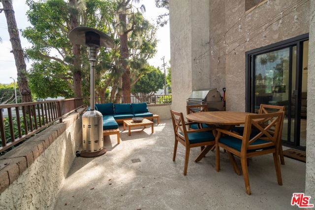 8110 Manitoba Street, Playa del Rey CA: https://media.crmls.org/mediaz/089dbfeb-b9c8-4cbe-be79-a550f9bfc67c.jpg