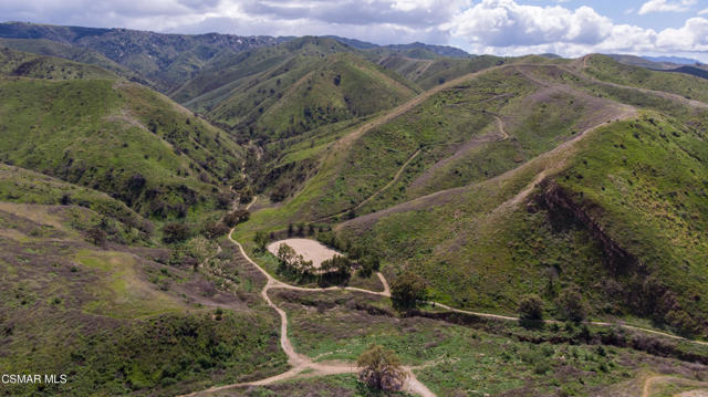 952 Carefree Drive, Simi Valley CA: https://media.crmls.org/mediaz/089ddb04-a151-4268-859c-fa890782a41c.jpg