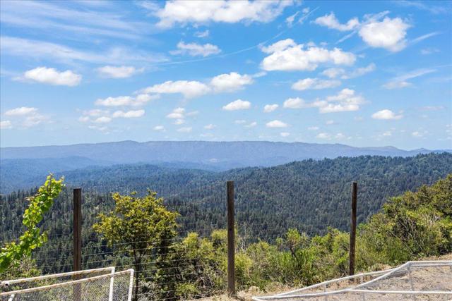 18584 Favre Ridge Road, Los Gatos CA: https://media.crmls.org/mediaz/089e9eb5-2ce1-4d0d-8904-04d779deacb8.jpg
