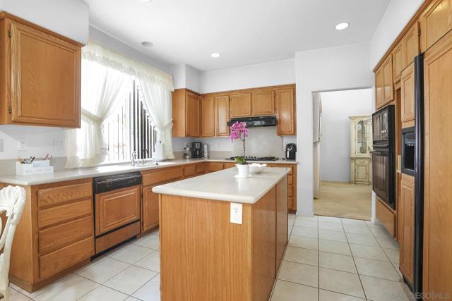 778 Avenida De La Barca, Chula Vista CA: https://media.crmls.org/mediaz/089eb152-f550-4a17-a0de-92a6d36cef74.jpg