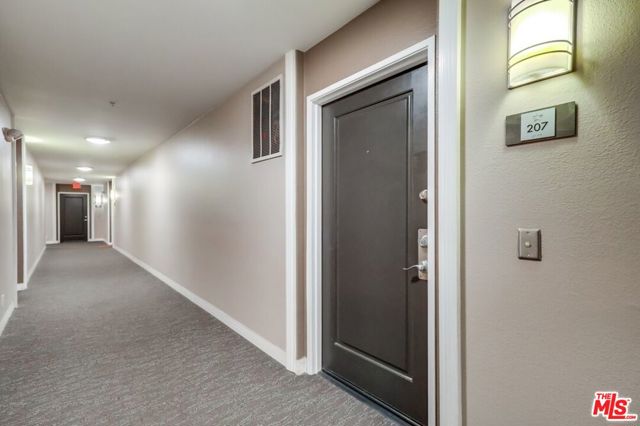 7320 Hawthorn Avenue, Los Angeles CA: https://media.crmls.org/mediaz/089f4a96-bb49-4159-888e-3d78d577587b.jpg