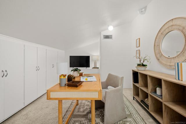 5719 Caminito Norte, La Jolla CA: https://media.crmls.org/mediaz/089f4b90-de7c-49e2-8b4c-5c42bf5c1f54.jpg