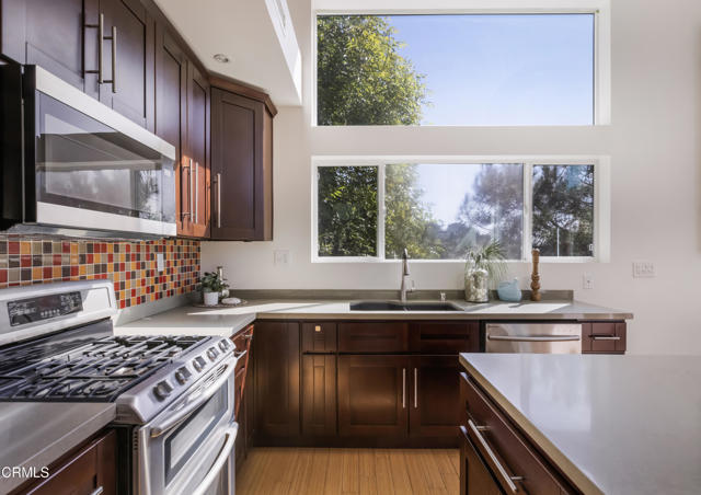 Detail Gallery Image 20 of 48 For 475 Rustic Dr, Los Angeles,  CA 90065 - 3 Beds | 3/1 Baths