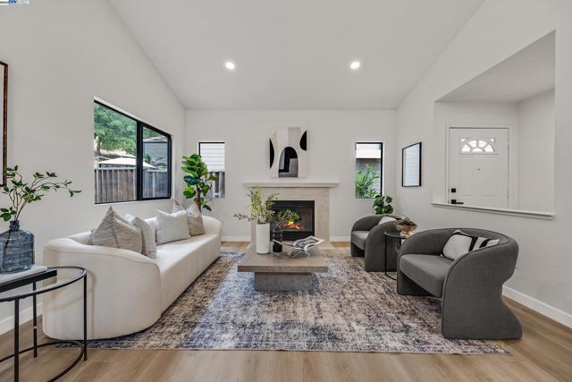 2227 Foxhill Drive, Martinez CA: https://media.crmls.org/mediaz/089fa42e-0071-45fd-be29-2568003baf60.jpg