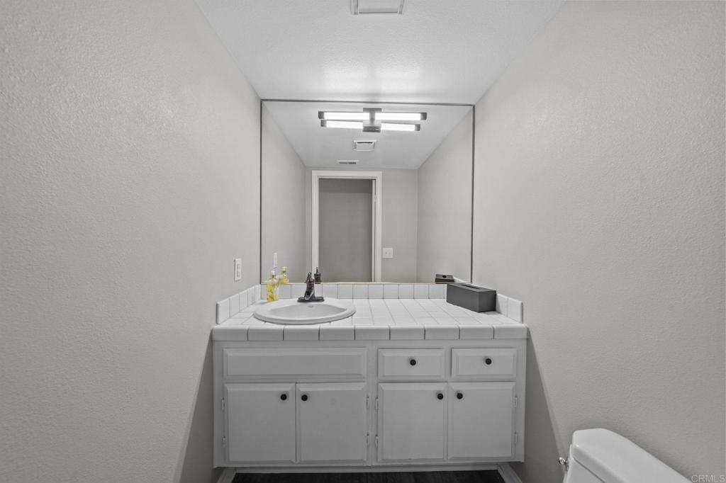https://media.crmls.org/mediaz/089fa44a-cc32-4222-90dd-fea7a2392e26.jpg?preset=X-Large