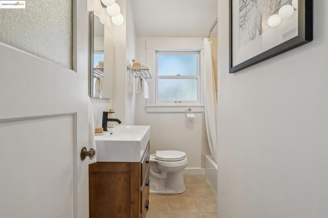 749 Mckinley Ave, Oakland CA: https://media.crmls.org/mediaz/089fac0f-b5fd-4ff4-ab37-8f399349a5bf.jpg