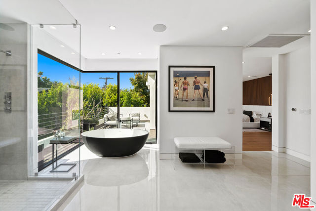849 N Spaulding Avenue, Los Angeles CA: https://media.crmls.org/mediaz/089fda60-6c04-47ec-b992-5b53f6db988d.jpg