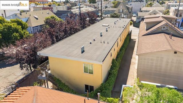 2011 Rutherford, Oakland CA: https://media.crmls.org/mediaz/08a06419-23d4-4f05-b2d1-e9ece7cfe09b.jpg