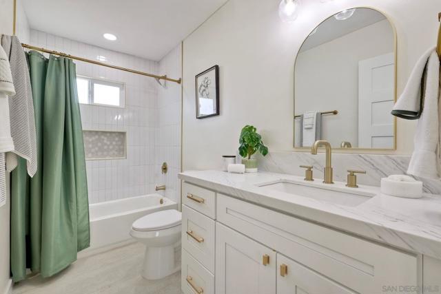 Image 22 of 43 For 3380 Trumbull St