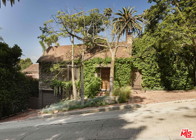 1959 Whitley Avenue, Los Angeles CA: https://media.crmls.org/mediaz/08a0ab14-3370-472b-babd-1dab4068cbb9.jpg