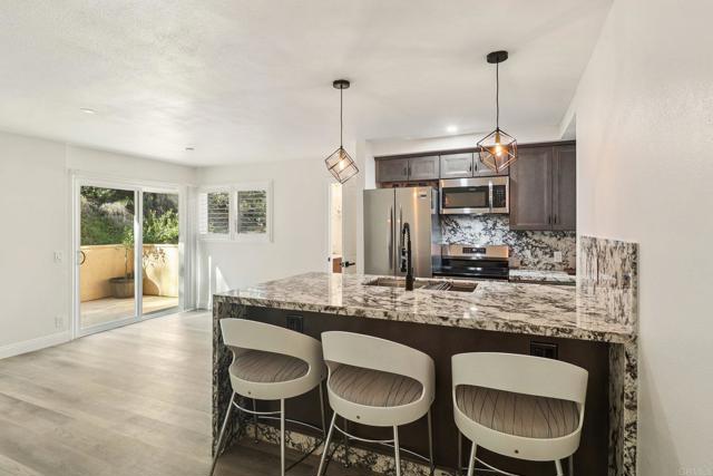 Detail Gallery Image 15 of 32 For 8262 Gilman Dr #1,  La Jolla,  CA 92037 - 2 Beds | 3 Baths