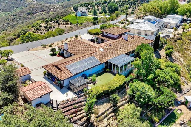 2064 Santa Margarita Dr., Fallbrook CA: https://media.crmls.org/mediaz/08a0ed4f-d582-4040-971b-6e61075edd62.jpg