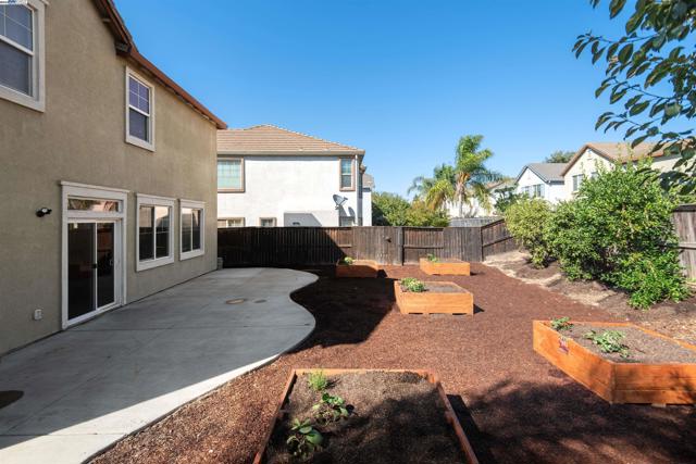 181 Maidenhair St, Pittsburg CA: https://media.crmls.org/mediaz/08a0f20c-9fc1-40cd-8332-f96898cd2b5d.jpg