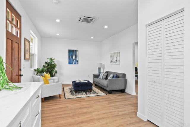 4055 Bernice Drive, San Diego CA: https://media.crmls.org/mediaz/08a16fe2-51a2-480c-9912-2bd456f21c93.jpg