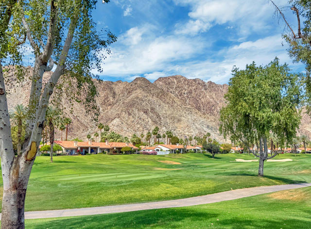 79754 Arnold Palmer, La Quinta CA: https://media.crmls.org/mediaz/08a175c8-d954-446e-873b-761781a8fb5d.jpg