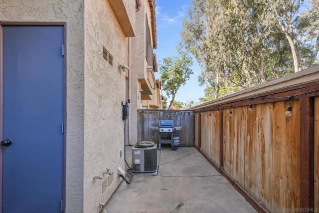 11378 Via Rancho San Diego, El Cajon CA: https://media.crmls.org/mediaz/08a1ca11-7dc6-40ff-b21c-53aa692822df.jpg