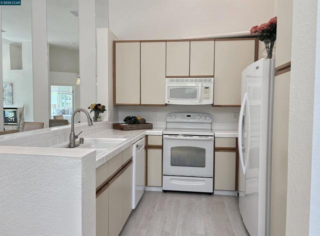 3094 Lakemont Dr, San Ramon CA: https://media.crmls.org/mediaz/08a1cd02-e2fa-405b-a04f-0dff89d0a05a.jpg