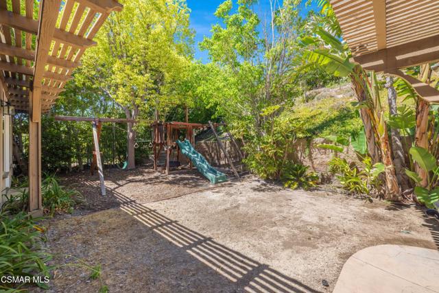 3249 Springbrook Street, Thousand Oaks CA: https://media.crmls.org/mediaz/08a1dc94-d622-4885-a939-40fea4259d28.jpg