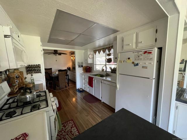 1010 Palm Canyon Dr, Borrego Springs CA: https://media.crmls.org/mediaz/08a20319-00e4-40a7-a196-a2c969d35900.jpg