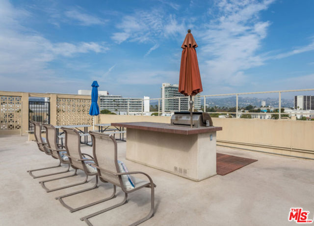 9950 Durant Drive, Beverly Hills CA: https://media.crmls.org/mediaz/08a25616-e43b-40df-b024-99502084bfac.jpg
