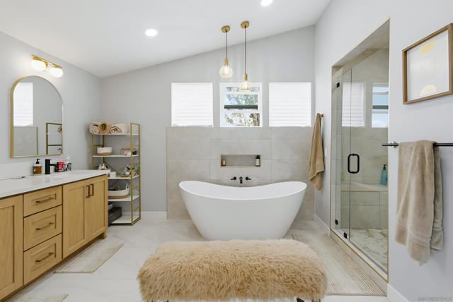 3558 Siembre St, Bonita CA: https://media.crmls.org/mediaz/08a29783-937d-47c6-890e-ad080508d104.jpg