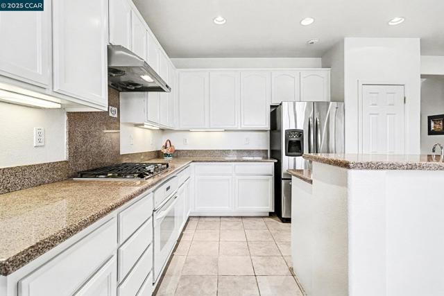 5701 Oakmont Dr, Richmond CA: https://media.crmls.org/mediaz/08a2de55-e1b1-46d2-8182-21cd3a011152.jpg