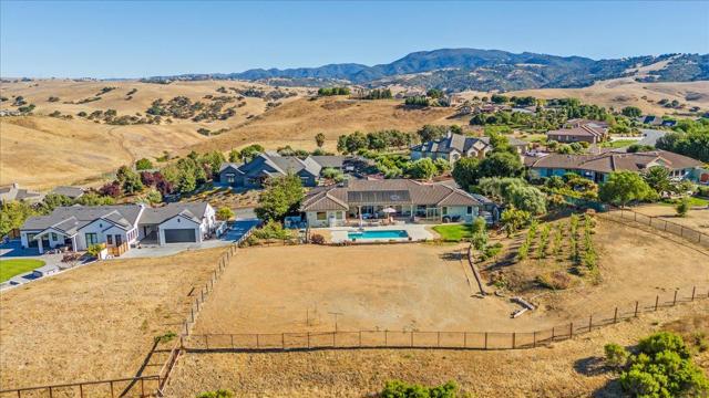 4116 Ashford Circle, Hollister CA: https://media.crmls.org/mediaz/08a3001c-96bd-4e38-819b-f232388986aa.jpg