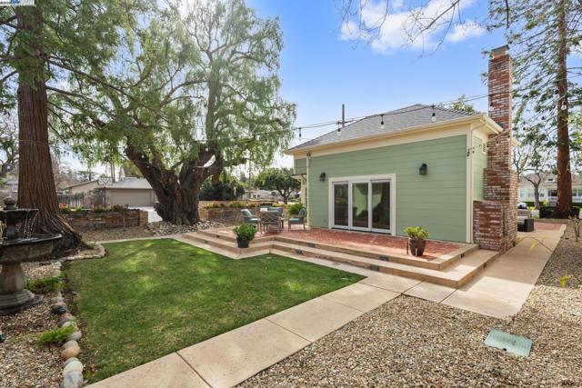 690 S K St, Livermore CA: https://media.crmls.org/mediaz/08a30324-6fee-4a2e-bac3-3ccb06d1fc24.jpg