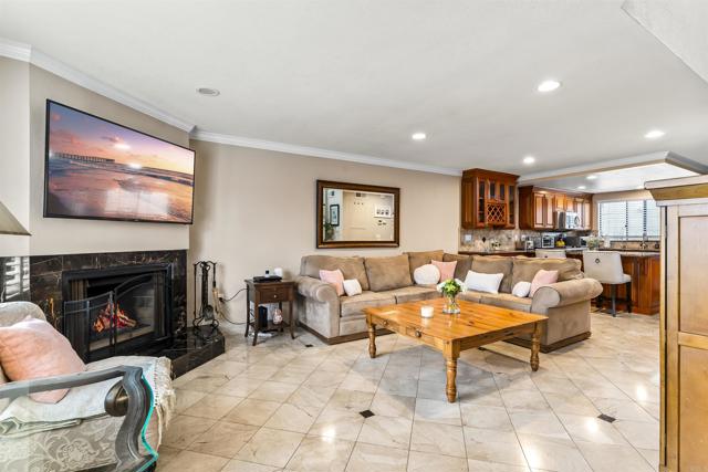 Image 4 of 27 For 4092 Riviera Drive 3