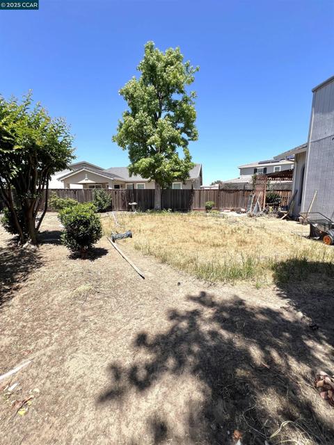 1170 Mills Place, Oakley CA: https://media.crmls.org/mediaz/08a359c1-6362-49a2-900c-69f3186db816.jpg