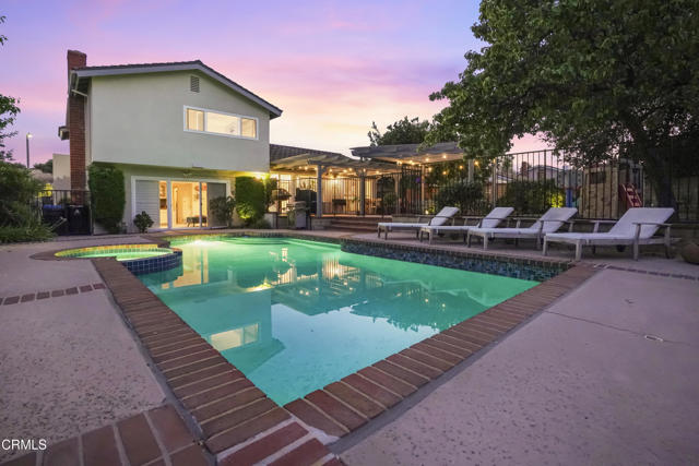 18845 Braemore Road, Porter Ranch CA: https://media.crmls.org/mediaz/08a35a02-879e-4e0b-b096-284efce3a38a.jpg