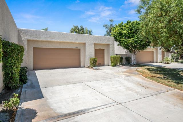 10403 Sunningdale Drive, Rancho Mirage CA: https://media.crmls.org/mediaz/08a39f3f-d637-4329-acb9-e1e6850d9168.jpg
