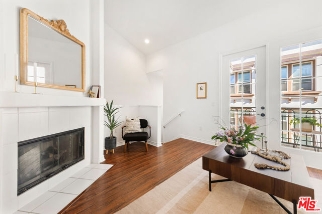 7101 Playa Vista Drive, Playa Vista CA: https://media.crmls.org/mediaz/08a3c415-c6ca-416a-bdae-8015159fe06e.jpg