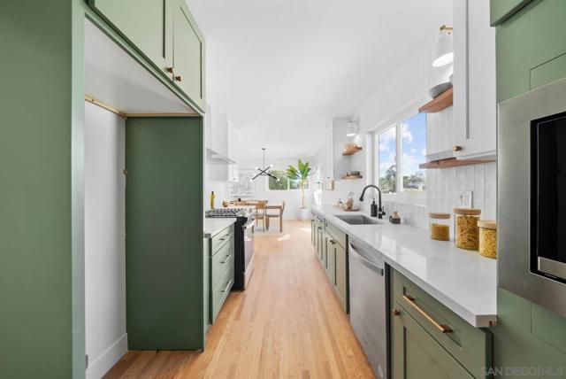 198 Croydon Ln, El Cajon CA: https://media.crmls.org/mediaz/08a3fb1c-b623-484e-a4fa-da1dcd1d6bae.jpg