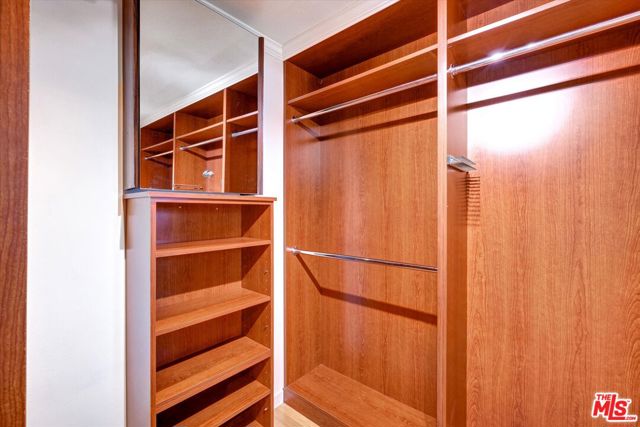 5400 W 82nd Street, Los Angeles CA: https://media.crmls.org/mediaz/08a43415-3aa2-41d0-b6c3-37c3b6879b27.jpg