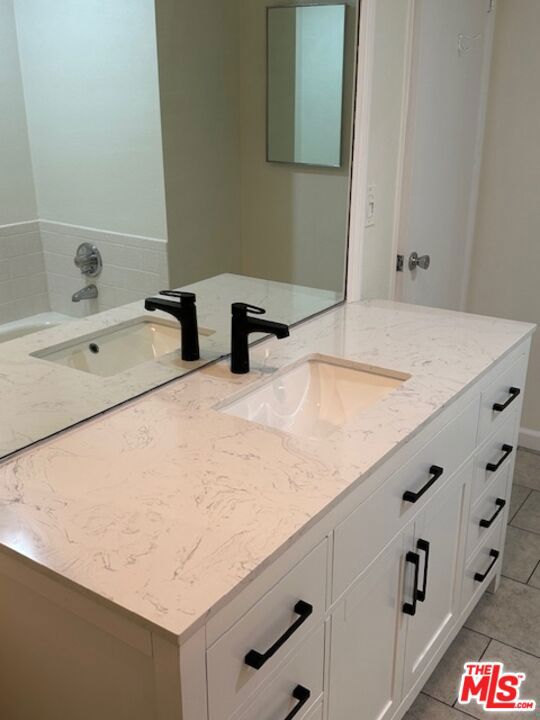 2320 S Bentley Avenue, Los Angeles CA: https://media.crmls.org/mediaz/08a47906-bca8-4ae2-aac7-7e5caf122a87.jpg