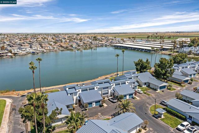 5727 Cutter Loop, Discovery Bay CA: https://media.crmls.org/mediaz/08a47ac0-073d-4db9-b71f-d73f1d621333.jpg