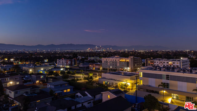 5325 S Victoria Avenue, Los Angeles CA: https://media.crmls.org/mediaz/08a4cbab-2560-408d-a949-54c099e7bdd7.jpg