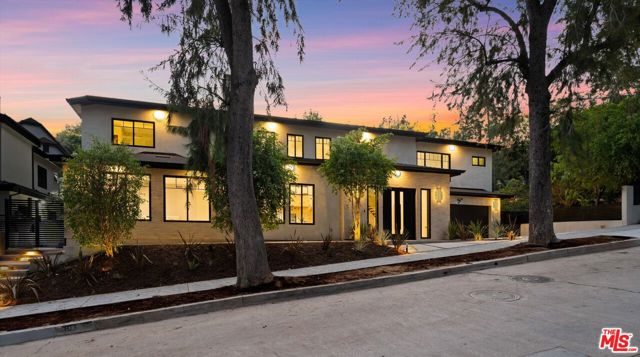101 Greenfield Avenue, Los Angeles CA: https://media.crmls.org/mediaz/08a4f1f7-b7f3-4530-a67d-834258e3b772.jpg