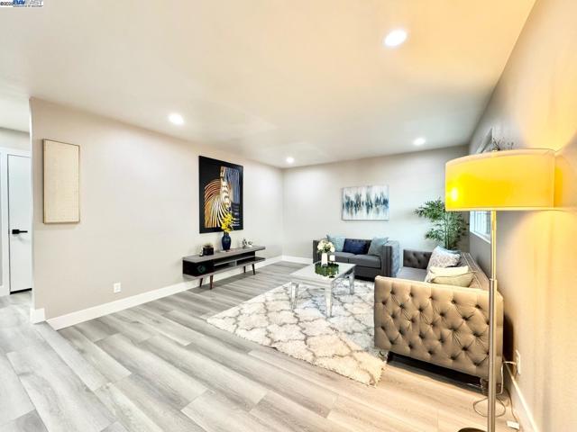 20595 Center St, Castro Valley CA: https://media.crmls.org/mediaz/08a513a1-9bf0-455b-84ce-17581cd6d4e7.jpg