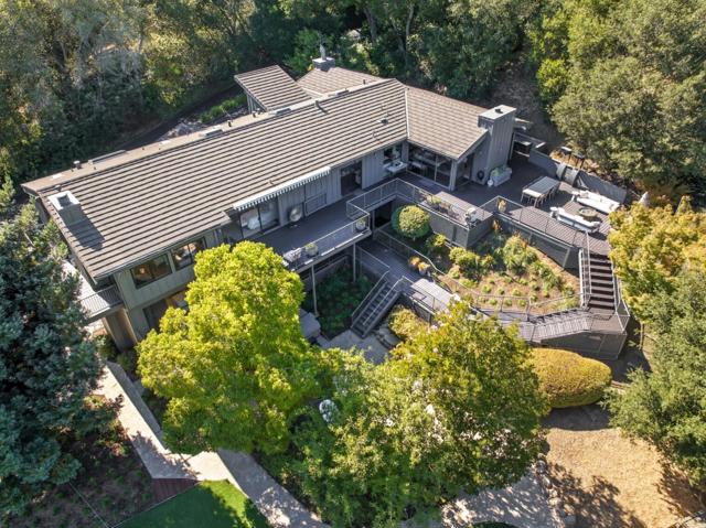 27464 Altamont Road, Los Altos Hills CA: https://media.crmls.org/mediaz/08a5227b-9da7-41a7-9653-9aa2ac09ae86.jpg
