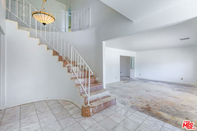 8817 HASKELL Avenue photo 6
