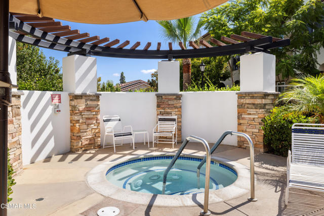 485 Country Club Drive, Simi Valley CA: https://media.crmls.org/mediaz/08a59d49-16a6-4a41-a541-766954ca81a7.jpg