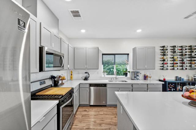 6707 Oakum Way, Stockton CA: https://media.crmls.org/mediaz/08a5ad99-8301-4d46-8b68-fbec7309d460.jpg